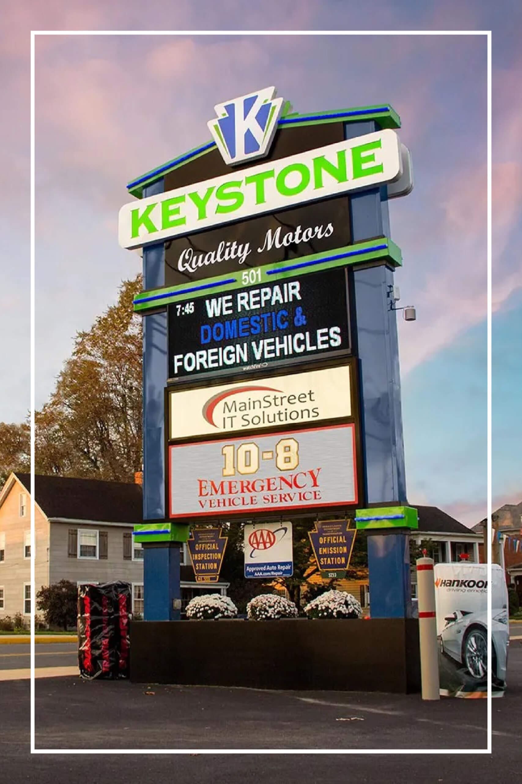 Pylon and pole signs in Dallas